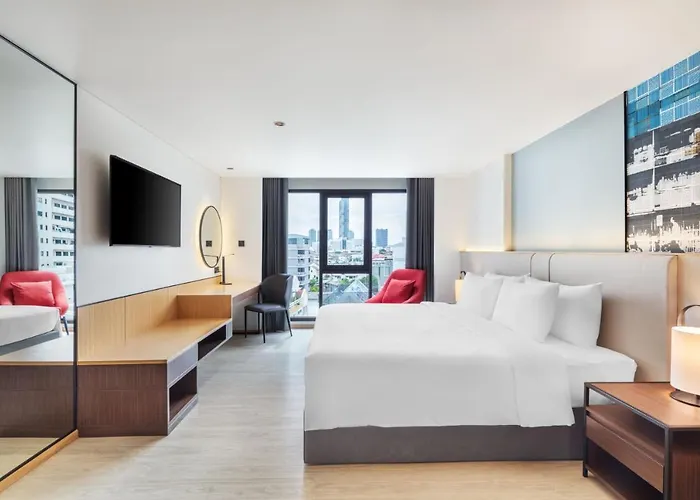 Western Click Sathorn 11 Hotel