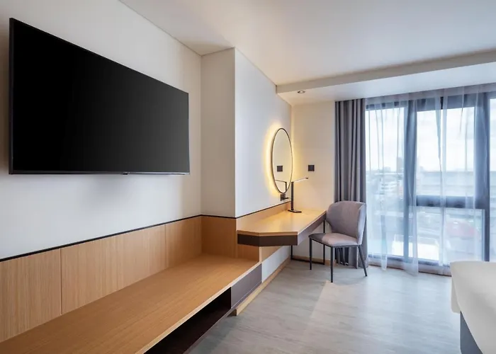 Western Click Sathorn 11 Hotel