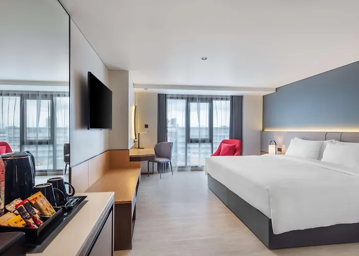 Western Click Sathorn 11 Hotel