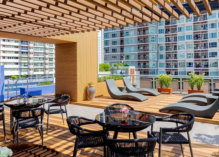 Western Click Sathorn 11 Hotel